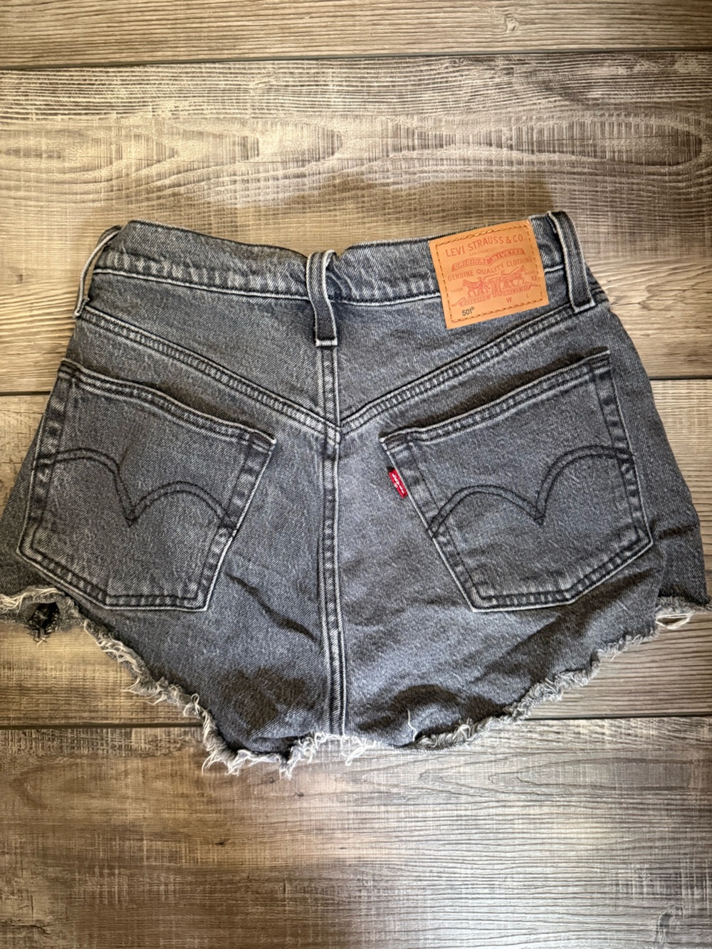 Levi’s 501 High-Waist Frayed Hem Denim Shorts - Picture 3 of 3